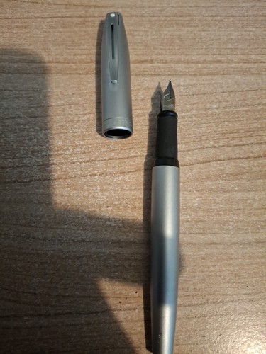 Stylo plume sheaffer - plume, gris
