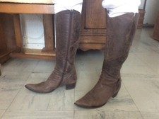 Bottes en cuir marron pointure 39 style santiag