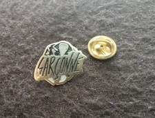 Pin's Vêtement Garçonne