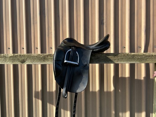 Prestige dressage saddle - prestige,