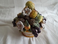CORBEILLE DE FRUITS ET DE FLEURS EN FAIENCE DE MALICORNE
