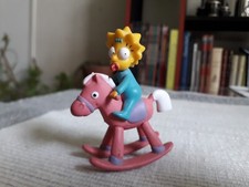 Les SIMPSON Vintage 2007 - Maggie en pyjama bleu sur son cheval à bascule