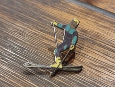 PINS SKI SIGNÉ DEMONS ET MERVEILLES 