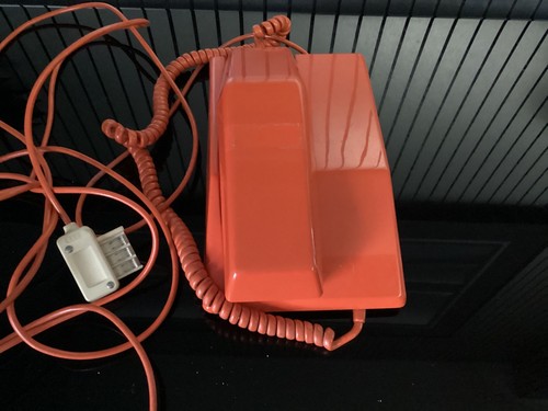 Téléphone année 1970 - téléphone, orange