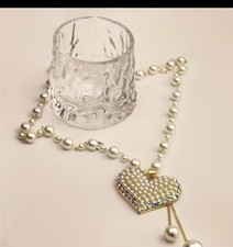 Long collier de perles avec grand coeur, doré