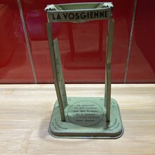 Très Ancien Distributeur De Boites LA VOGIENNEen En tôle Saint Quentin H=18cm