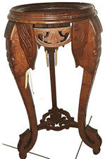 Sellette en noyer à trois têtes d'éléphants sculptées avec plateau marbre rouge