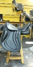 Selle / dressage neuve en cuir de dressage MOYENNE, LARGE selle à goulotte...