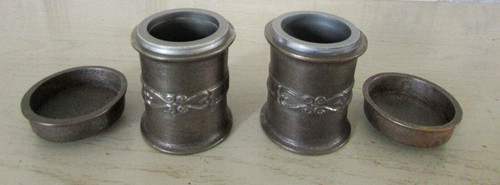 Ensemble anciens pots à - 2,