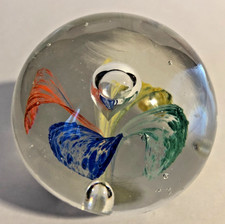 BOULE SULFURE PRESSE PAPIER. - Inclusion bulles, décor fleur