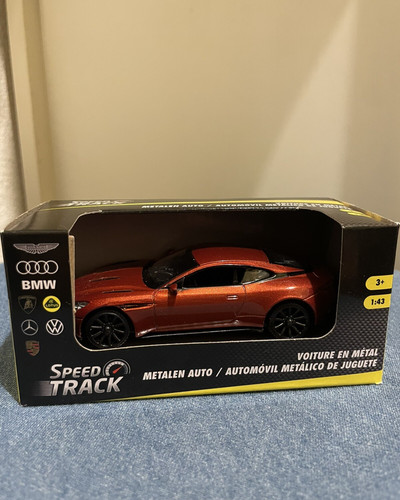 Miniature aston martin db11 - aston,