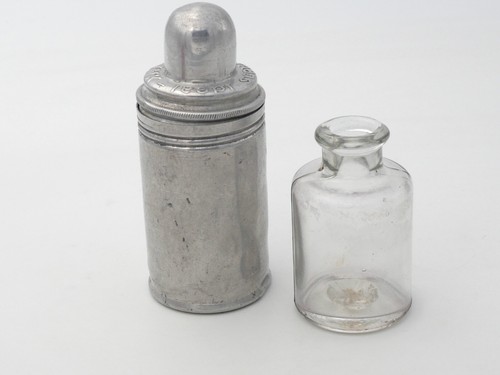 Ancien flacon bouteille - -,