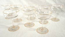 8 coupes à champagne - cristal de Baccarat - forme T dorée - gold