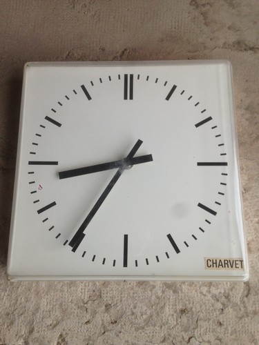 Ancienne horloge métallique