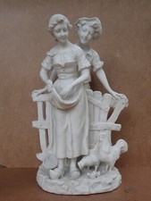 Ancien groupe /statue en biscuit / Couple et basse cour / 40 cm / Poids 4,750 kg