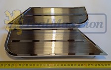 2 enjoliveurs plastiques