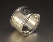 ROND DE SERVIETTE EN ARGENT