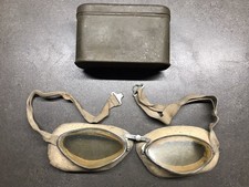 Paire de lunettes troupes