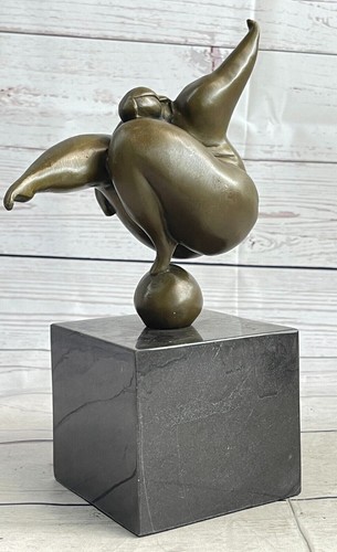 Brutaliste art moderne - art,