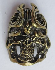 Badge broche skull tete mort