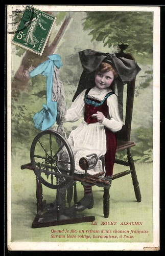 Jeune enfant toupie - jeune, à