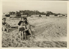 PHOTO ANCIENNE - VINTAGE SNAPSHOT - COUPLE PLAGE AMOUREUX - BEACH LOVERS