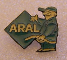 Pin's ARAL PUMP ATTENDANT