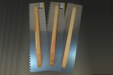 Truelle lisse dentelée en