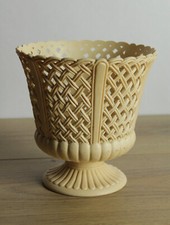 joli cache pot vintage en plastique beige motif cannage