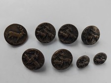 8  boutons anciens en métal chasse et vènerie de 22 et 16 mm.
