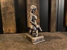 LARA CROFT statue Tomb Raider
