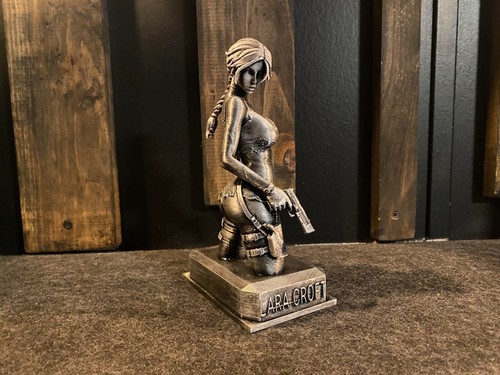 Lara croft statue tomb raider - lara,