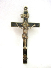 Ancien crucifix en laiton et