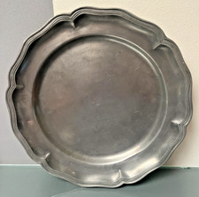 PLAT OU GRANDE ASSIETTE EN ETAIN POINCON FLEUR COURONNE  environ 1 KG