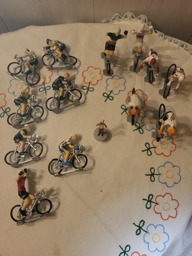 Lot cyclistes figurine - 13,