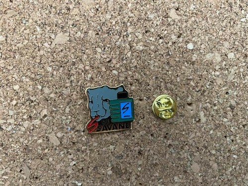 B17 pin perfume - pin's,