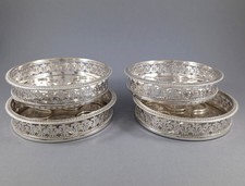 Série de 4 dessous de bouteille en argent massif d'époque Restauration Vieillard