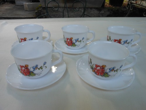 Tasses café et sous - et,