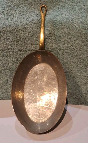Ancienne poêle poisson où - à,
