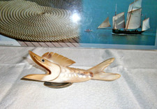 objet de vitrine, poisson en corne, 14 cm de long,  BE mais manque un oeil