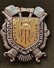 Insigne sapeurs pompiers indochine Saigon cholon  .  Fire fighter badge Vietnam