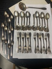 Ménagère métal argenté 120 et 90 ERCUIS 37 pieces modéle LAURIERS