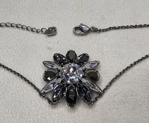 Elegant swarovski vintage