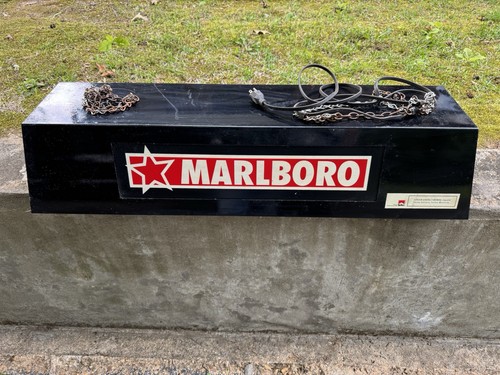 Vintage large marlboro lighted - marlboro,
