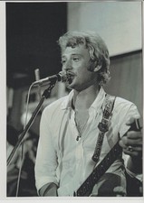 JOHNNY  HALLYDAY   N° 127  : PHOTO DE MAGAZINE  PLASTIFIEE .