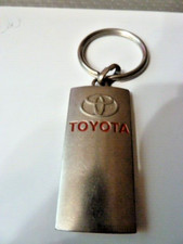 PORTE-CLES VOITURES   TOYOTA /  ARGENTE    /   RARE  /  2