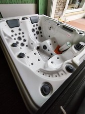 SPA  MARQUE ASTRAL POOL - MIRANA - 3 PLACES - ( 1 ASSISE ET 2 ALLONGEES )