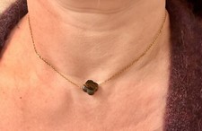 SUPERBE COLLIER ACIER DORÉ ET TRÈFLE ŒIL DE TIGRE ESPRIT MORGANNE BELLO