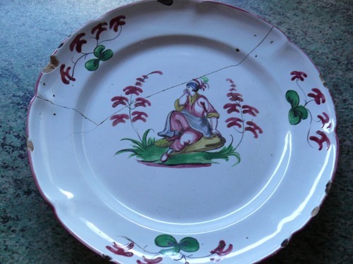 Très rare ancienne assiette