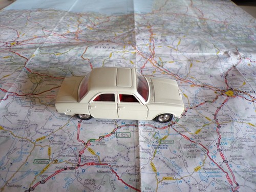 Peugeot 304 berline blanche - peugeot,